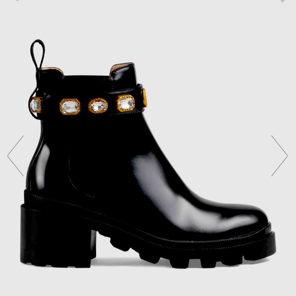 Gucci black leather boots with leather strap